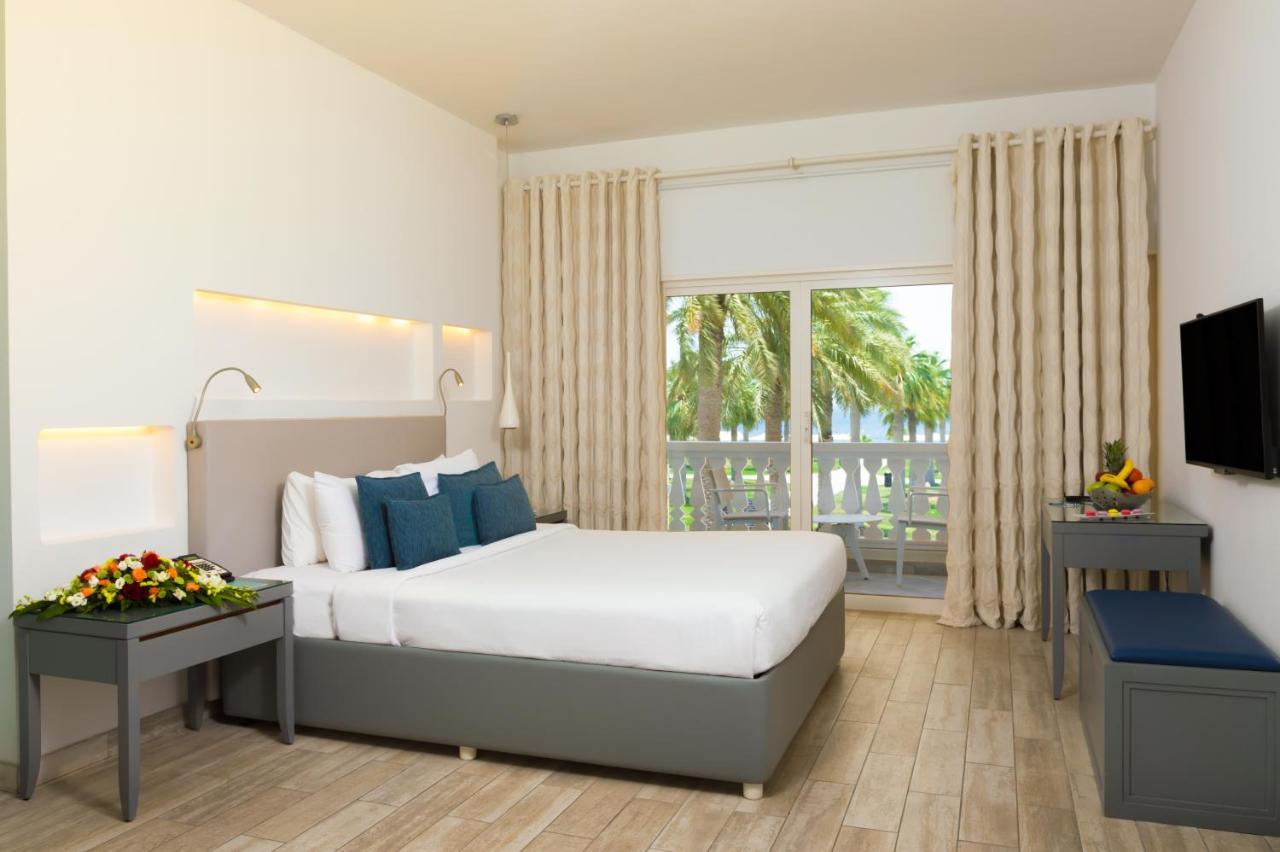 Sealine Beach, A Murwab Resort Mesaieed Exterior foto A room at the hotel