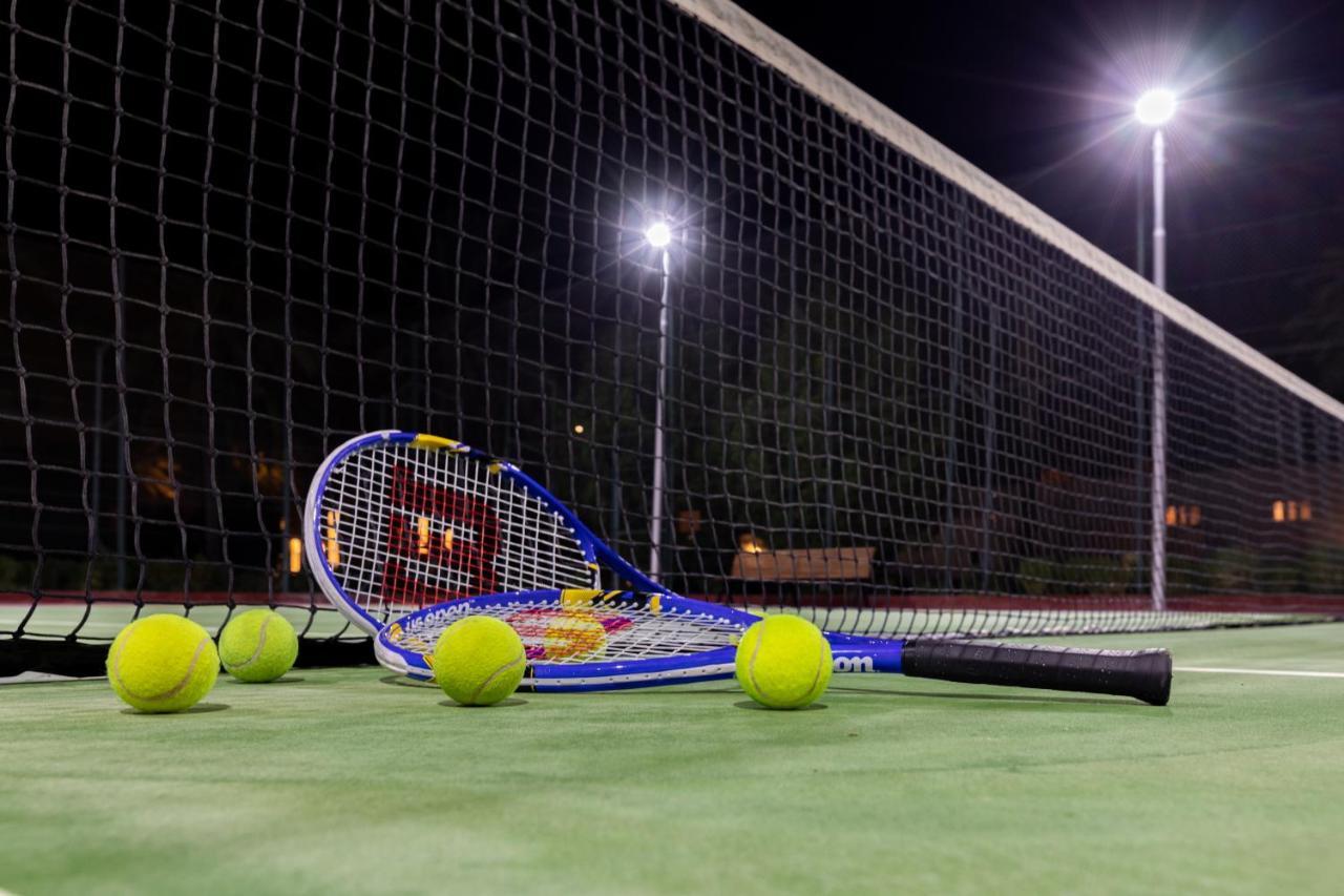 Sealine Beach, A Murwab Resort Mesaieed Exterior foto Tennis balls and racket